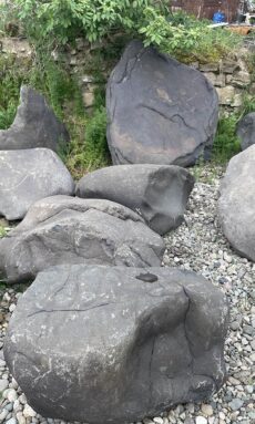 Валун мрамор черный
